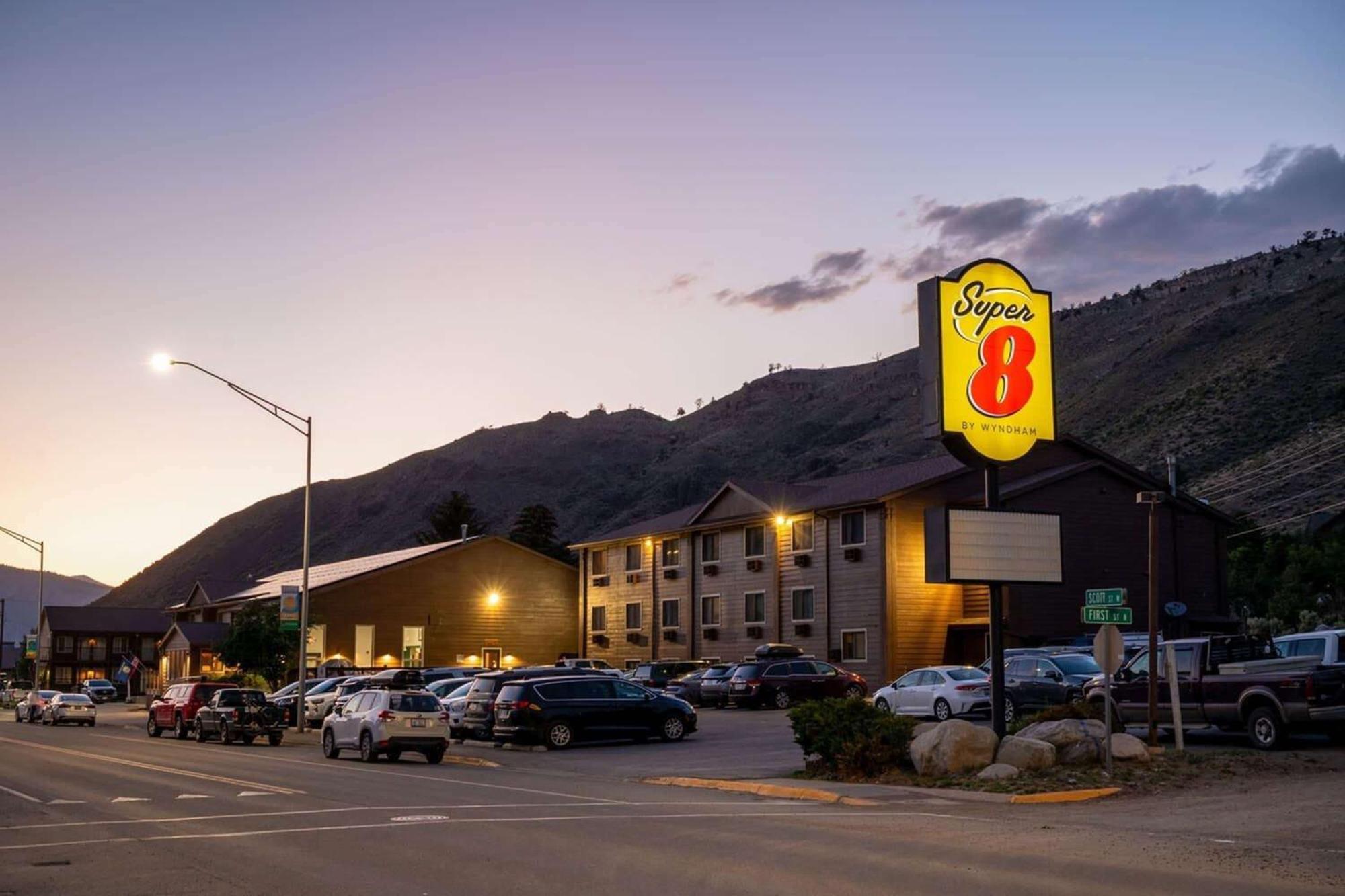 Super 8 By Wyndham Gardiner/yellowstone Park Area 2*