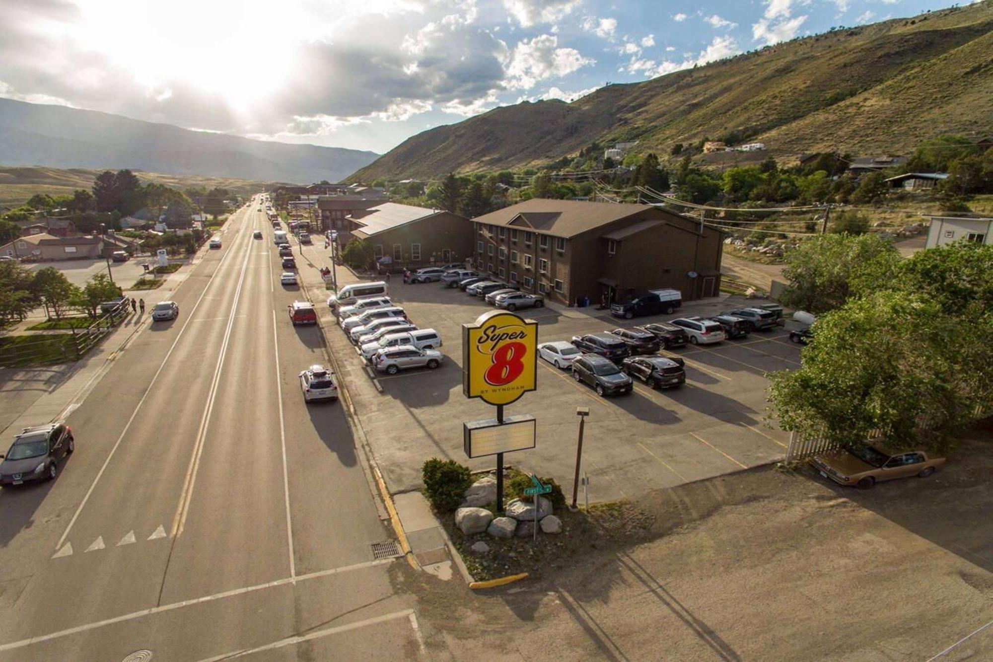 Super 8 By Wyndham Gardiner/yellowstone Park Area Hotel