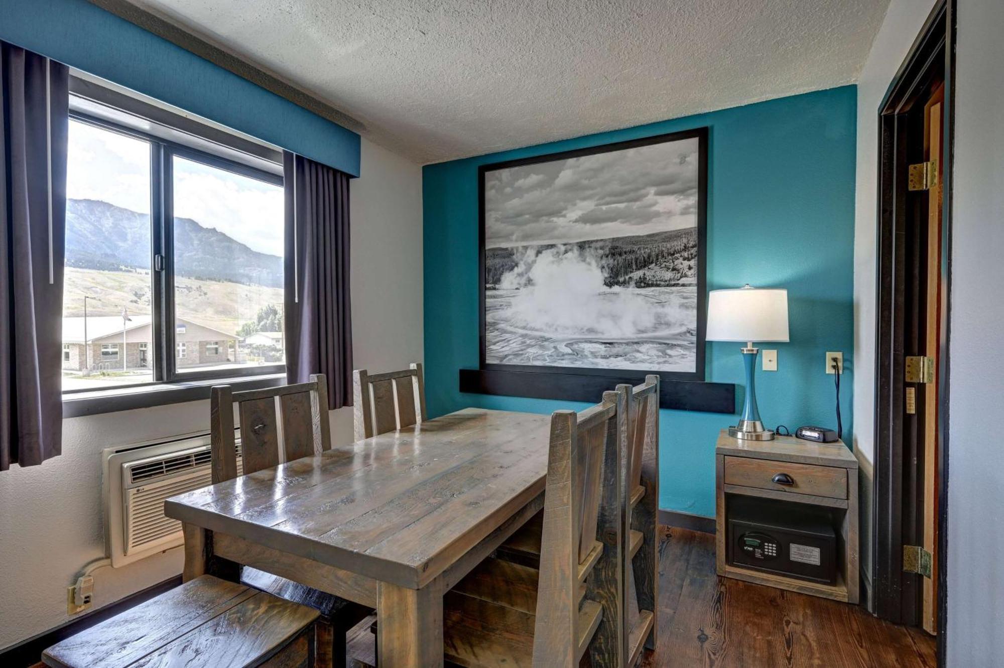 Super 8 By Wyndham Gardiner/yellowstone Park Area Hotel 2*