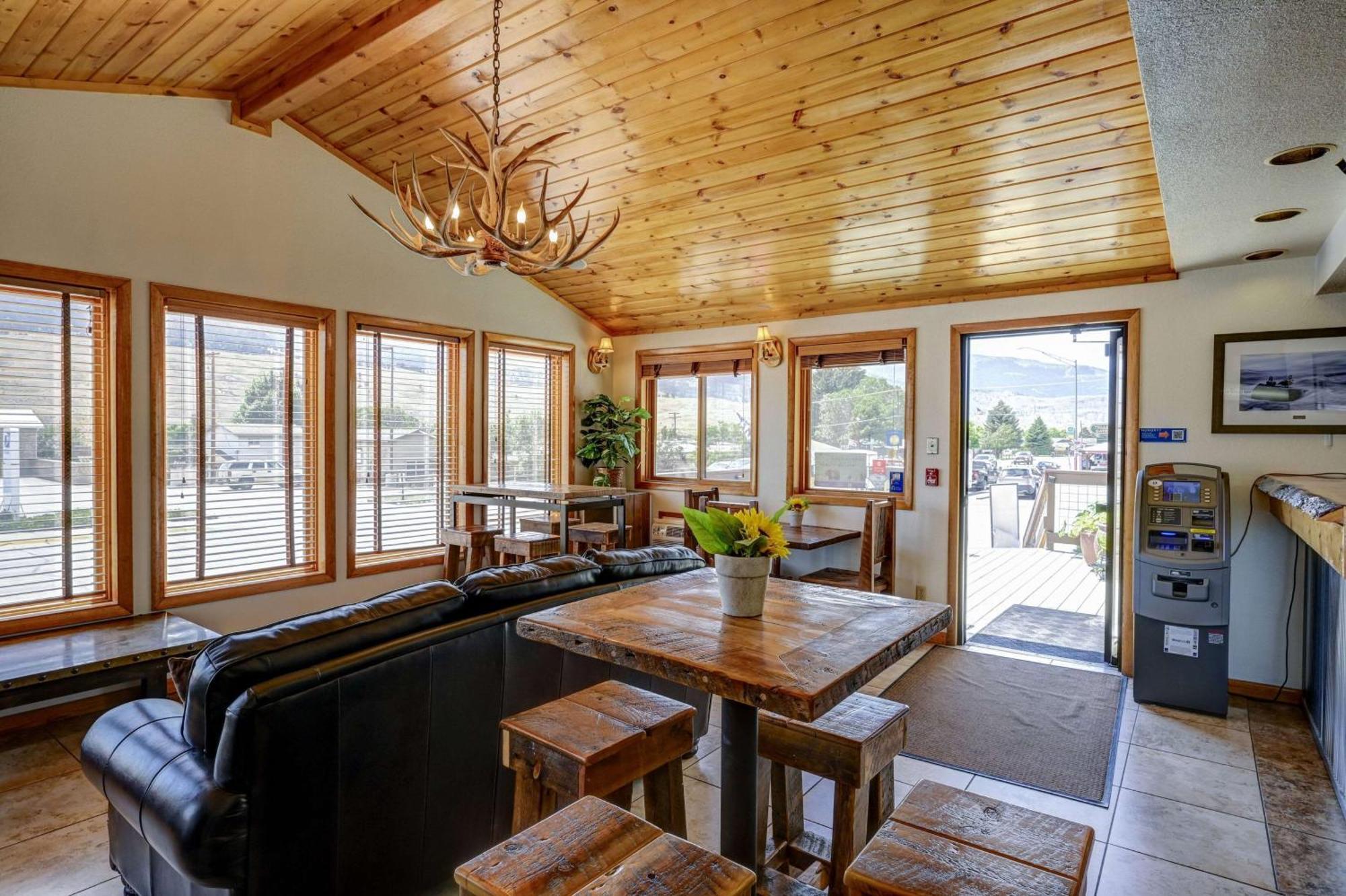 Super 8 By Wyndham Gardiner/yellowstone Park Area Hotel 2*