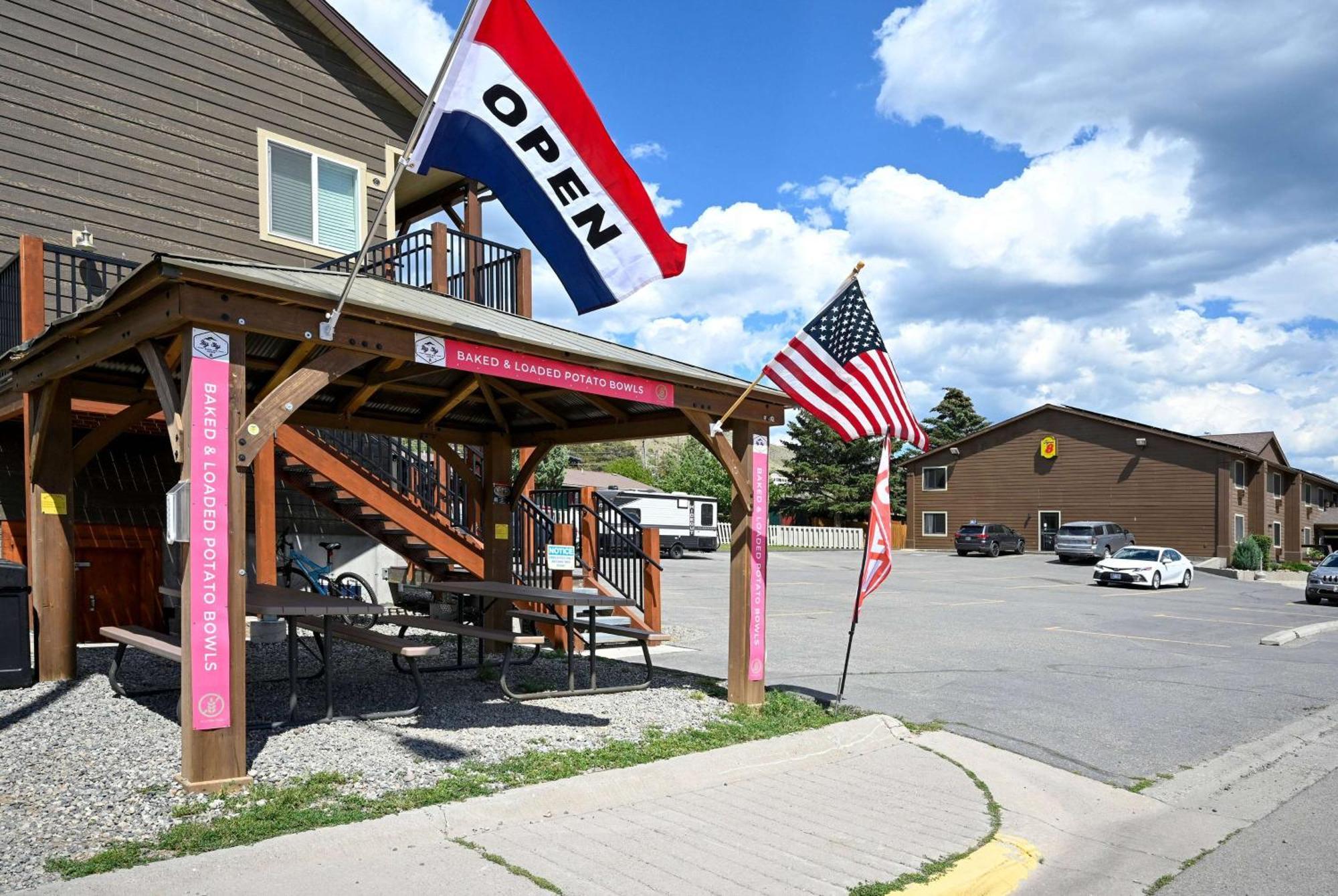 Super 8 By Wyndham Gardiner/yellowstone Park Area Hotel