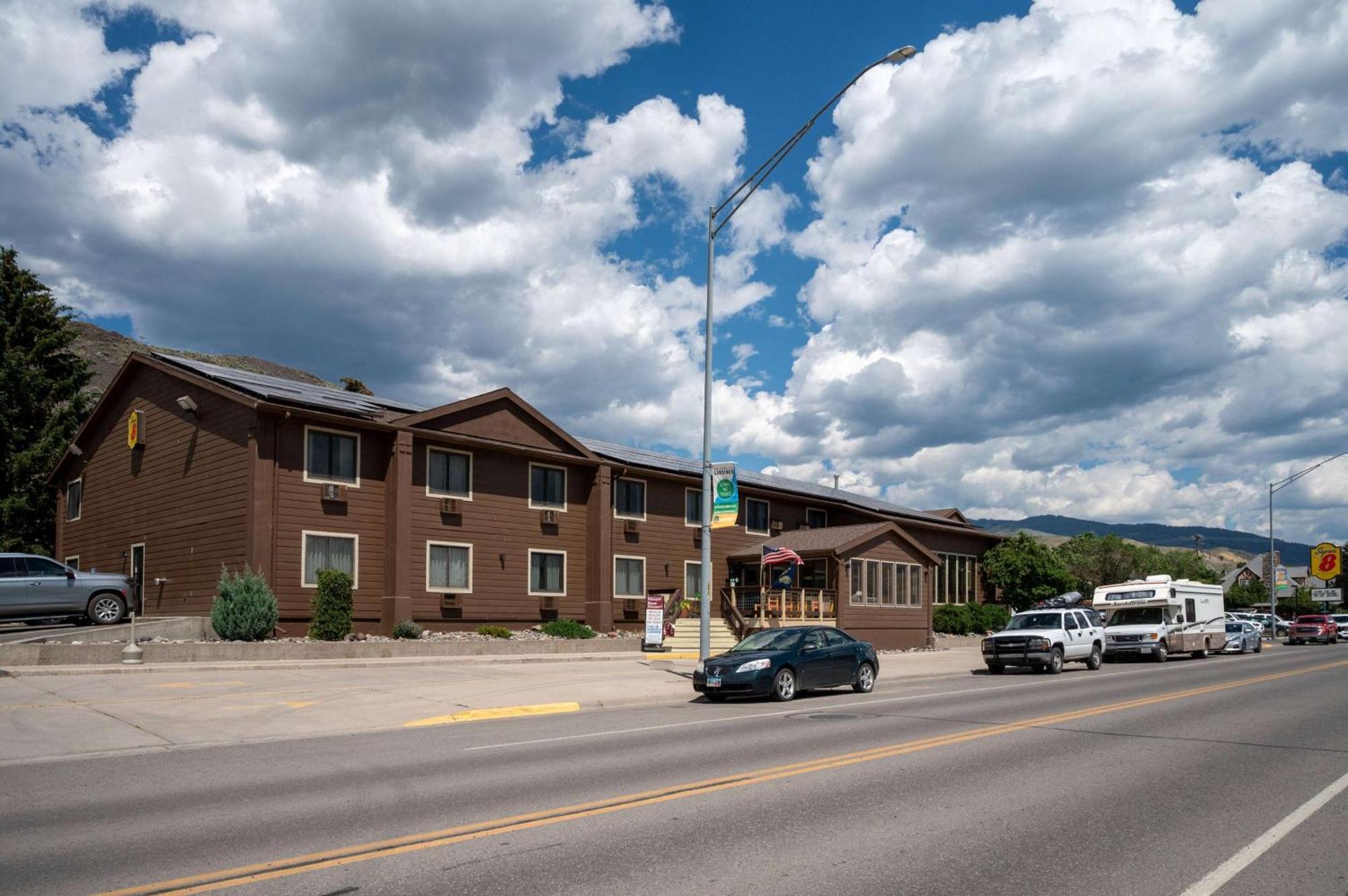 Super 8 By Wyndham Gardiner/yellowstone Park Area