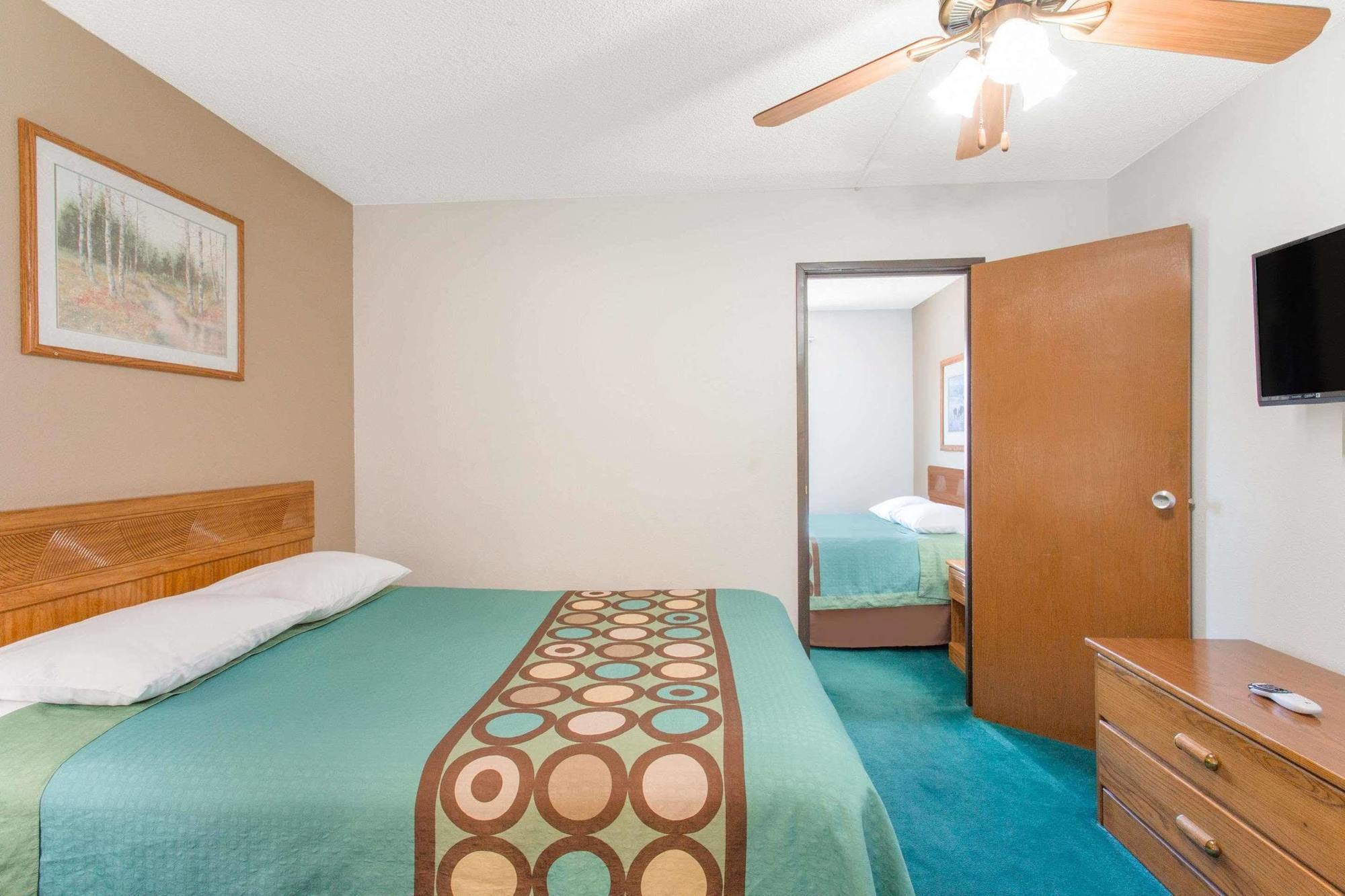Super 8 By Wyndham Gardiner/yellowstone Park Area